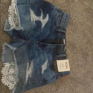 Mudd high rise shortie with flx stretch